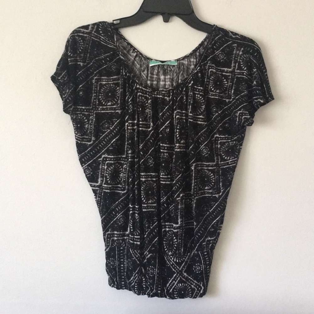 Pleione Black cream Dressy Tshirt. Size xsp